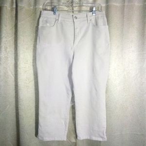 Gloria Vanderbilt All Around Slimming Effect Amanda Style Capris Tan Siz…